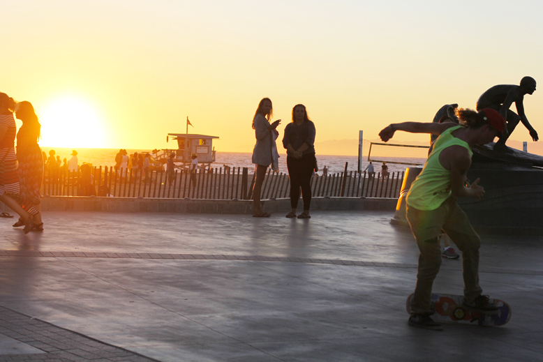 Rossana Vanoni - Hermosa Beach Pier fashion style