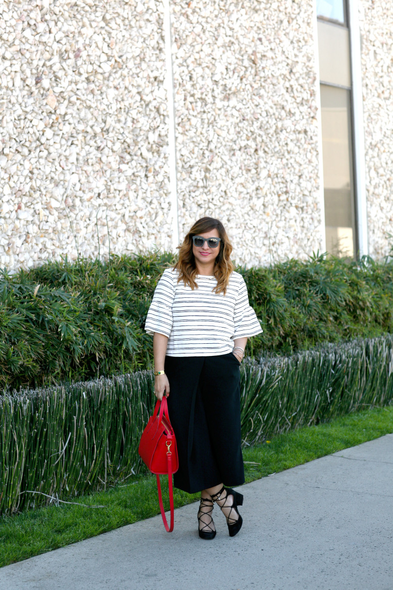 Black-and-Strips-Ecuador-Bloggers