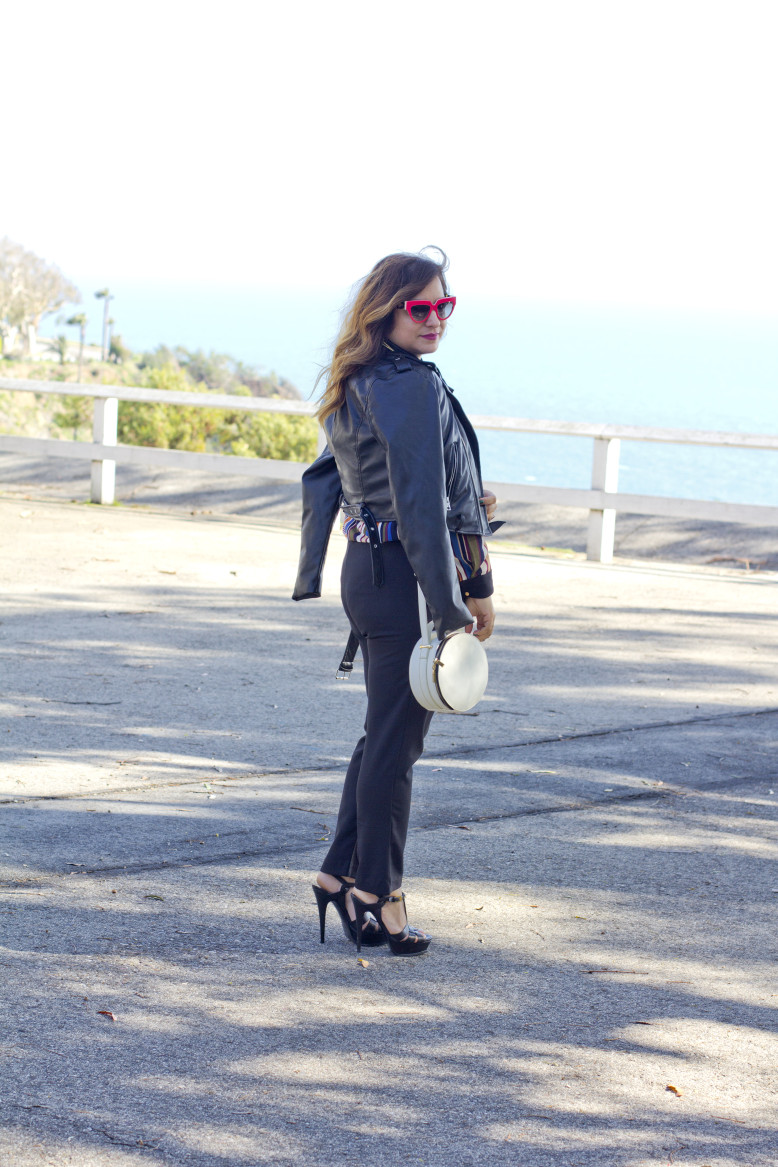 stripes-and-necktie-streetstyle