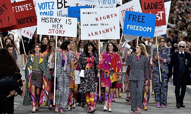 Riots on Chanel Catwalk @ Paris Fashion Week