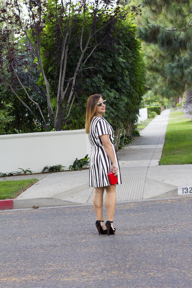 Topshop_Striped_Dress_Necklace_ThroughBack