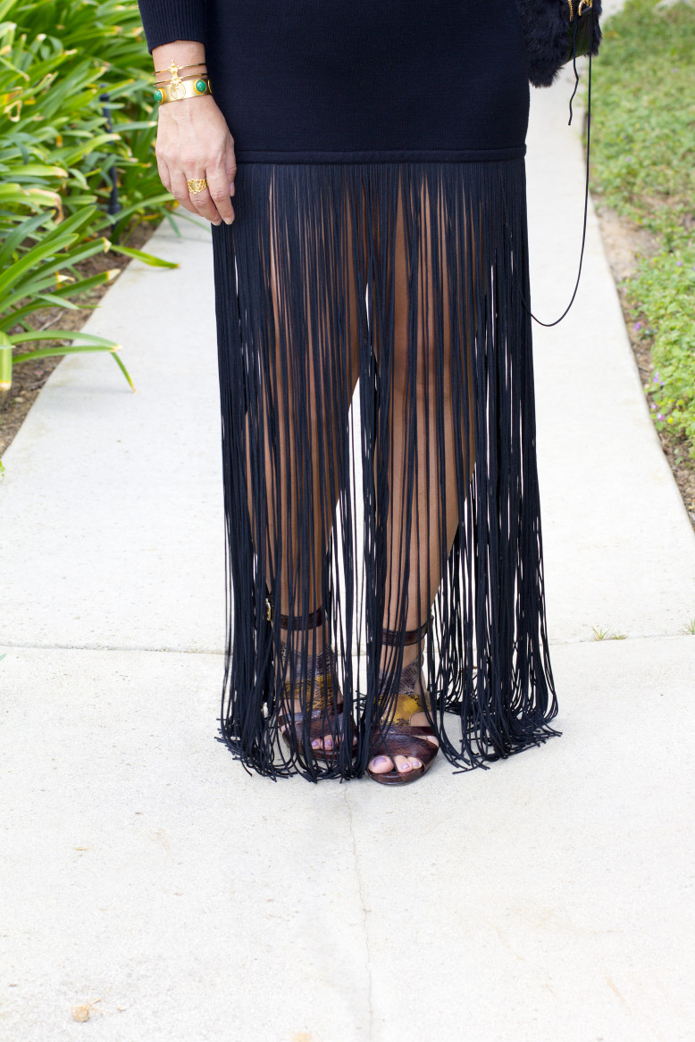 Fall-over-Fringe-x-HM-skirt-and-sandal-outfit