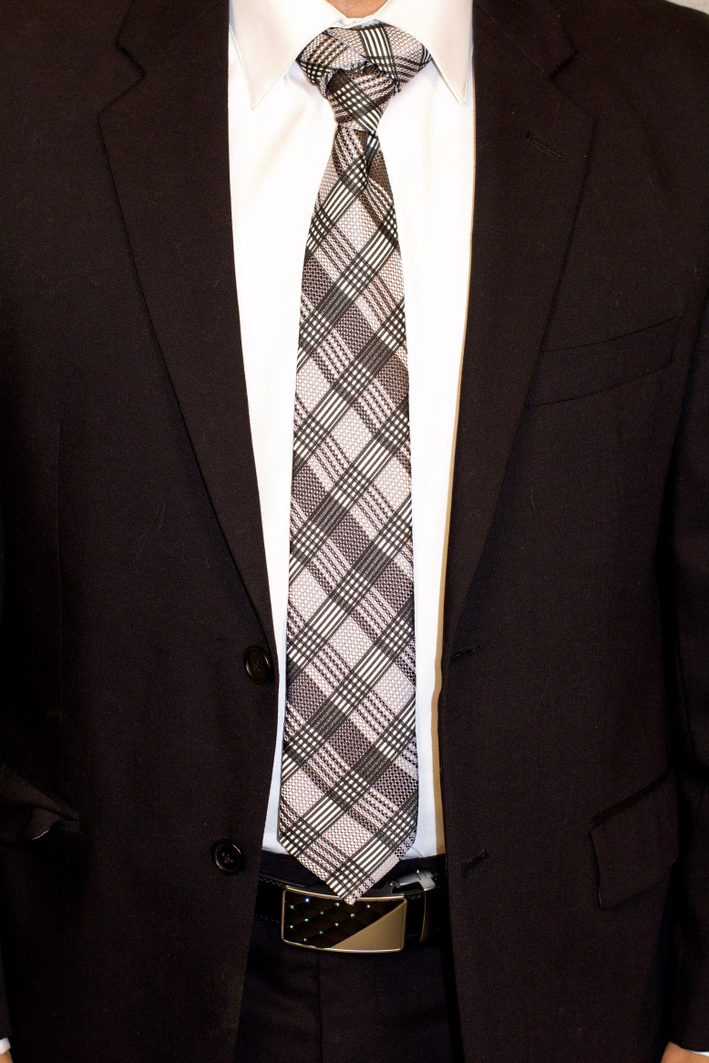 NYE-Mens-Outfit-Tie-Suit