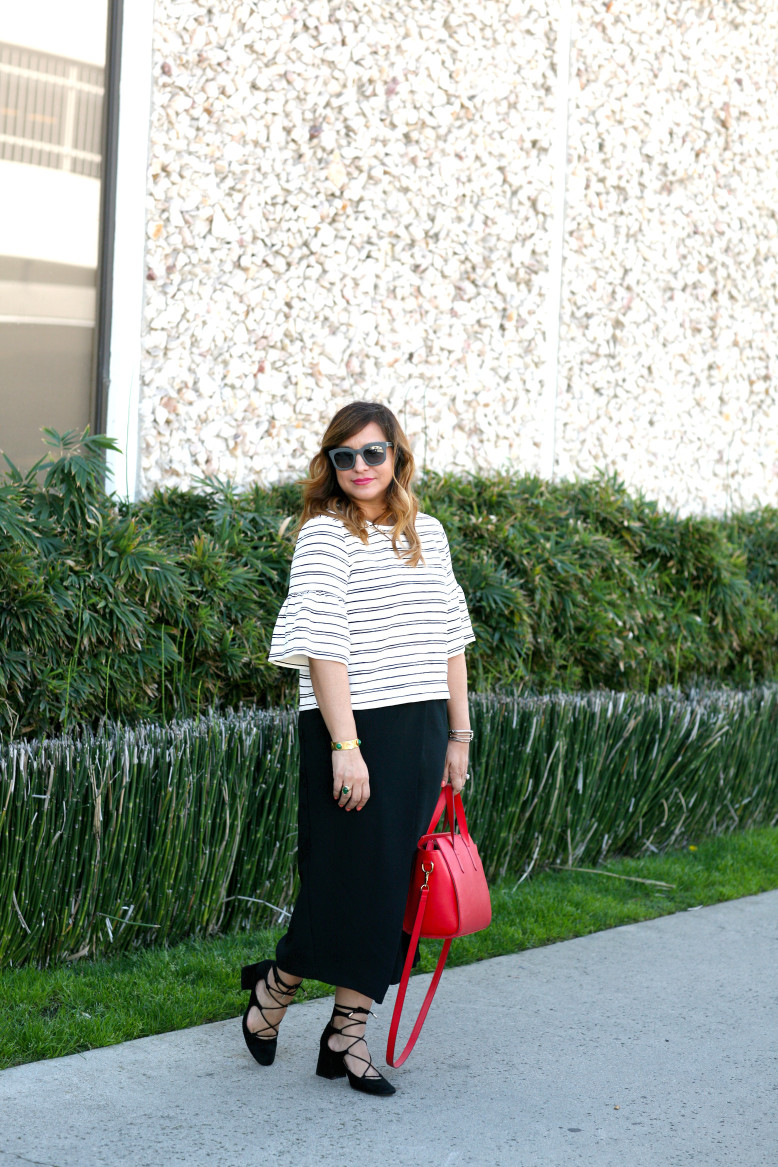 Black-and-Strips-FunDay-OutfitDetails