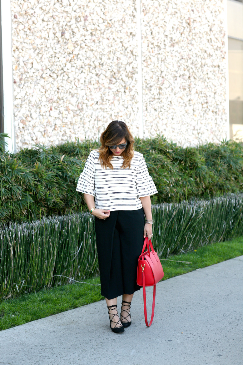 Black-and-Strips-RedBag-Outfit-Details